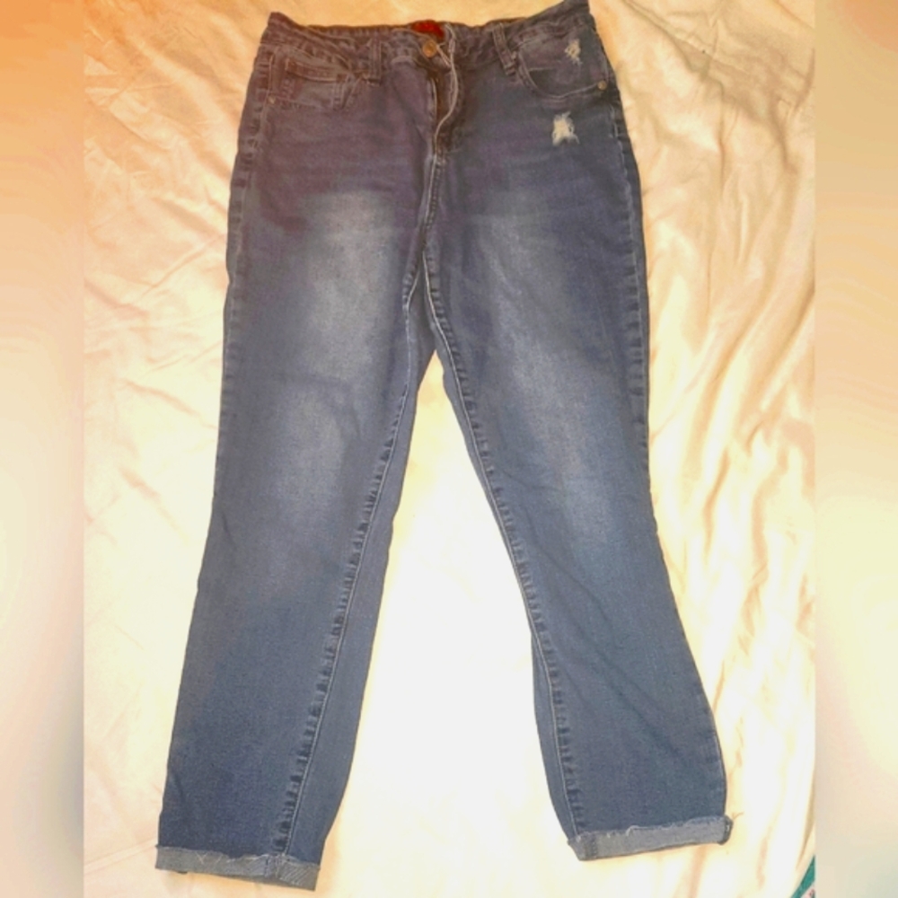 H&H JEANS LOS ANGELES JUNIORS STRETCH DISTRESSED JEANS - SIZE 11